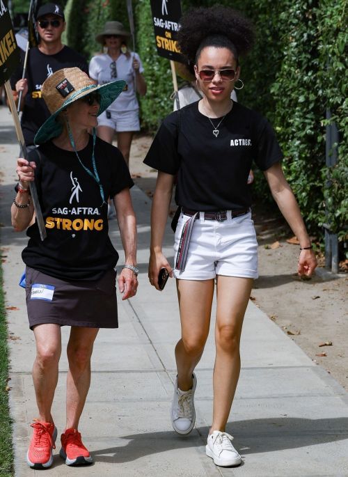 Gabrielle Nevaeh Green at Picket Lines 4