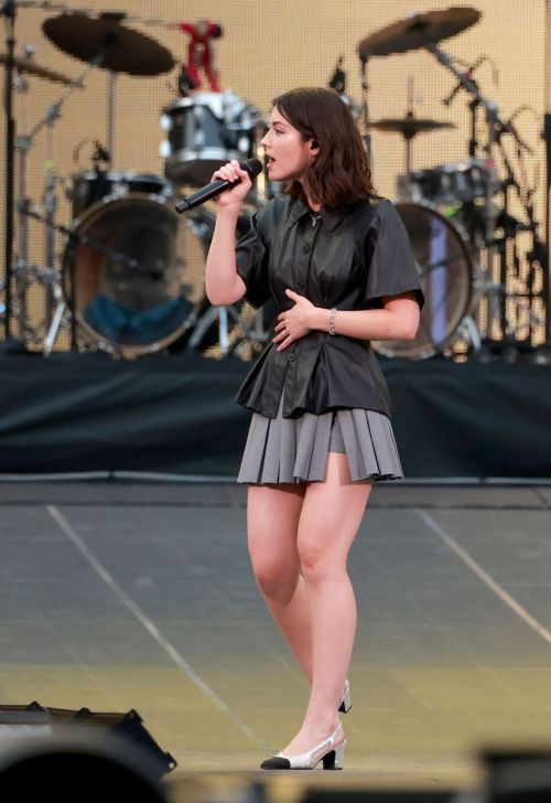 Gracie Abrams Performs at The Era Tour 1