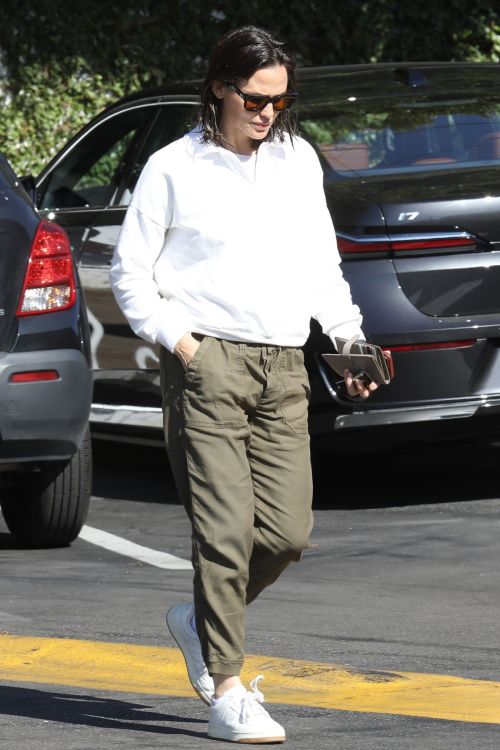 Jennifer Garner at Country Mart in Brentwood 07/28/2023 1