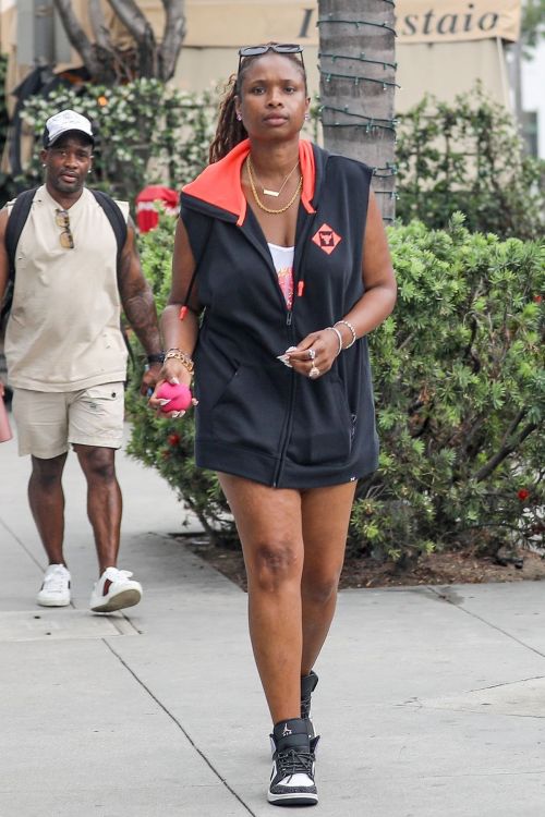 Jennifer Hudson Shopping for New Glasses 07/31/2023 1