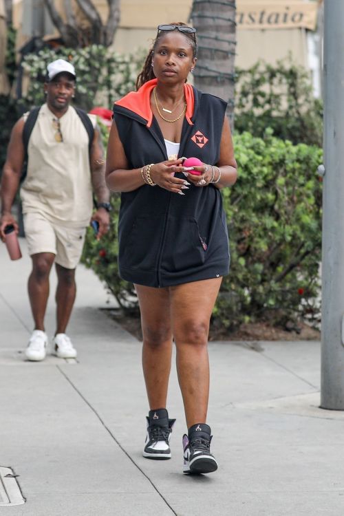 Jennifer Hudson Shopping for New Glasses 07/31/2023 3