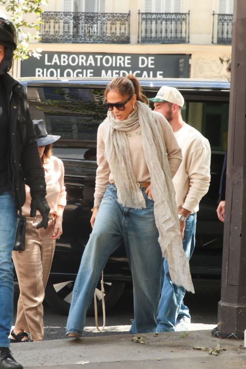 Jennifer Lopez Antique Shopping Adventure in Paris with Full Sleeve Light Brown Top and Loose Denim 3