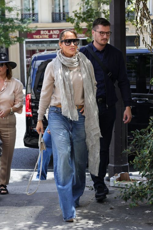 Jennifer Lopez Antique Shopping Adventure in Paris with Full Sleeve Light Brown Top and Loose Denim 4