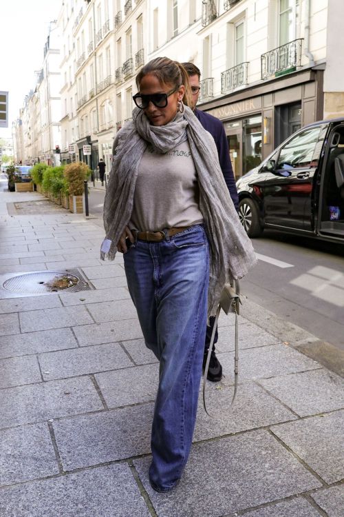 Jennifer Lopez Antique Shopping Adventure in Paris with Full Sleeve Light Brown Top and Loose Denim 6