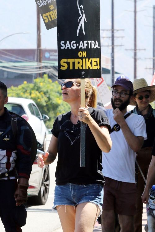 Jeri Ryan at SAG-AFTRA Strike in Los Angeles 08/02/2023 2