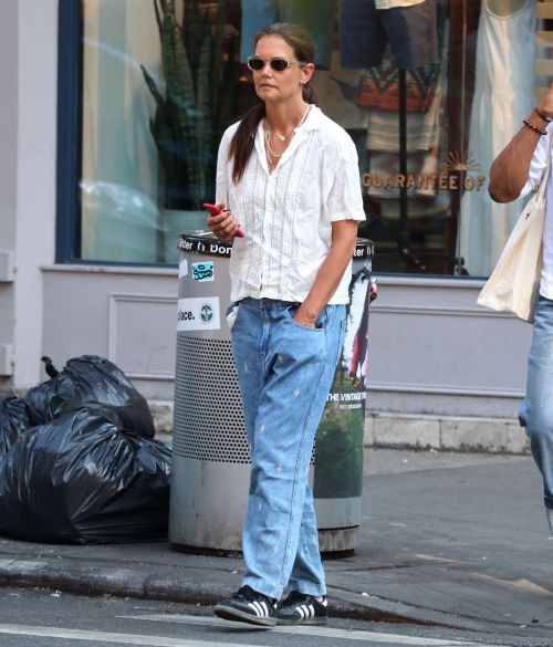 Katie Holmes in Baggy Jeans Out in New York 2