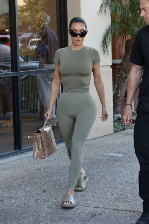 Kim Kardashian Leaves Saint Basketball Game in Thousand Oaks 3