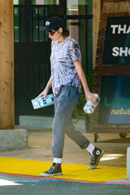 Kristen Stewart Oat Milk Shopping 2