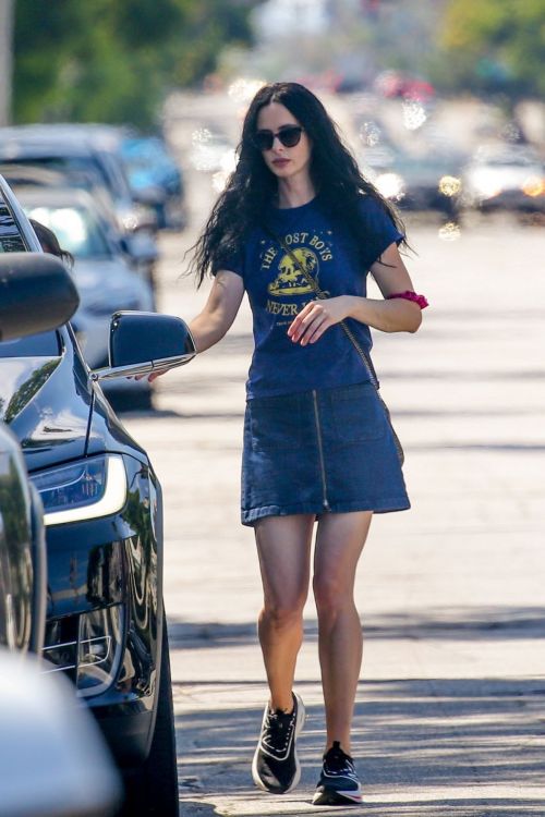 Krysten Ritter Out for Frozen Yogurt in Studio City 08/01/2023 3