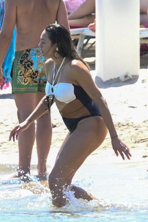 Lilly Becker and Sandy Meyer Wolden at a Beach in Sardinia 4