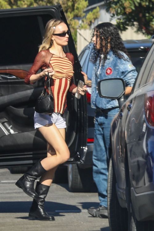Lily-Rose Depp and 070 Shake Out for Lunch in Studio City 07/30/2023 3
