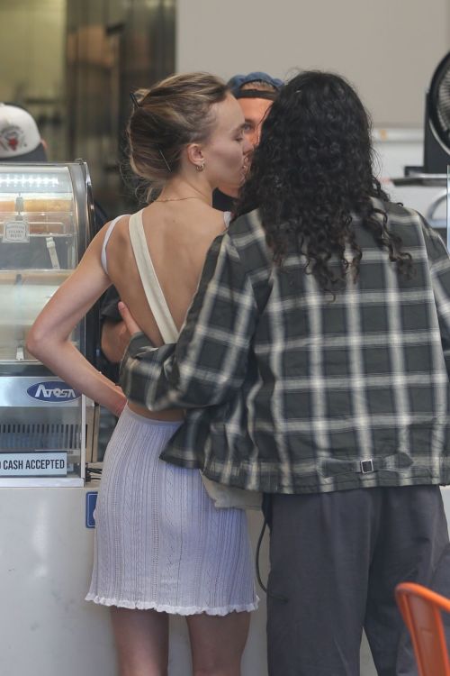 Lily-Rose Depp and 070 Shake Picking Up Pastries 6