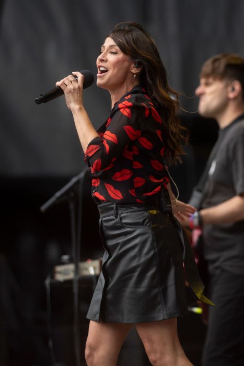 Natalie Imbruglia Performs at Kendal Calling Festival in Penrith 07/30/2023 3