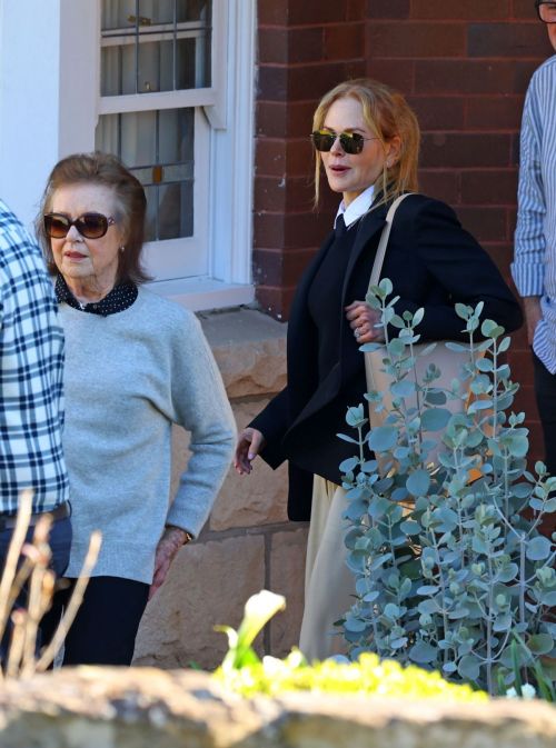 Nicole Kidman Spotted with Mother Janelle in Sydney 1