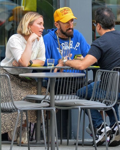 Piper Perabo and Stephen Kay Spotted at Dinner with Friend 2