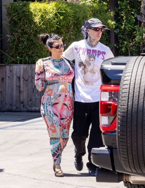 Pregnant Kourtney Kardashian and Travis Barker Cruise 3