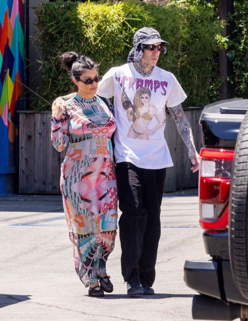 Pregnant Kourtney Kardashian and Travis Barker Cruise 5