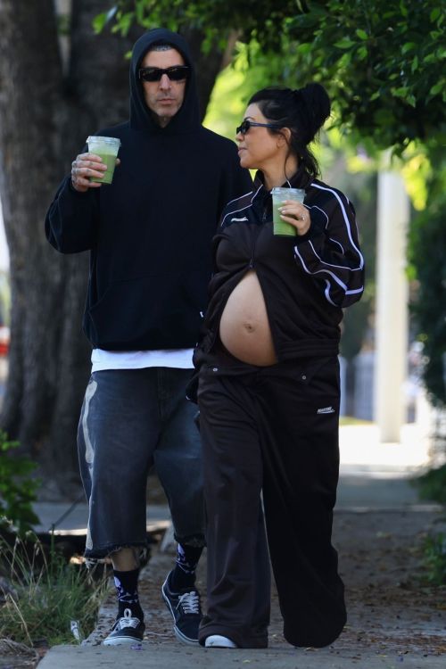 Kourtney Kardashian & Travis Barker Out for Coffee 3