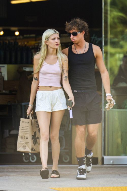 Sami Sheen out with her boyfriend at Erewhon Market 1