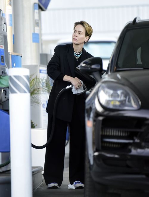 Sarah Paulson at a Gas Station in Los Angeles 1