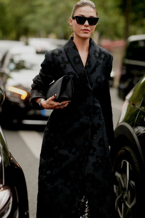 Sophia Roe Arrives at Alexandre Vauthier Fall/Winter 23-24 Haute Couture Show in Paris 1