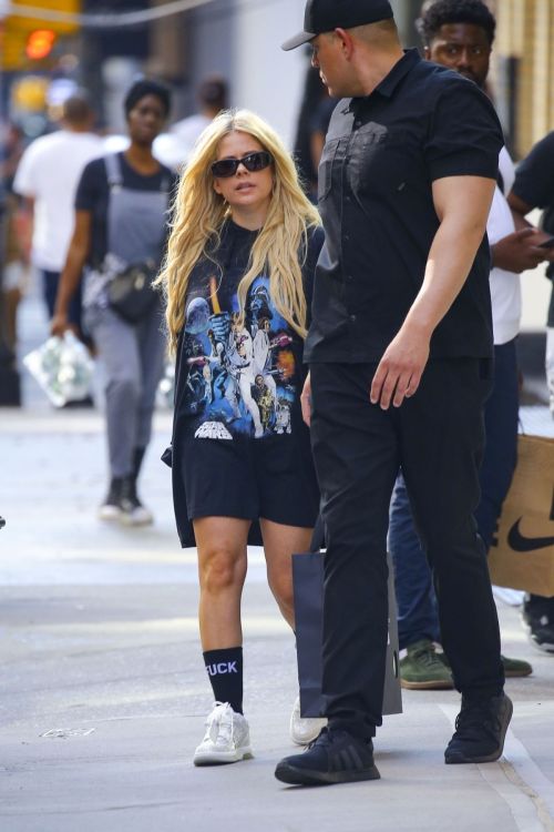 Avril Lavigne Spotted Shopping in the Heart of New York 09/07/2023 2