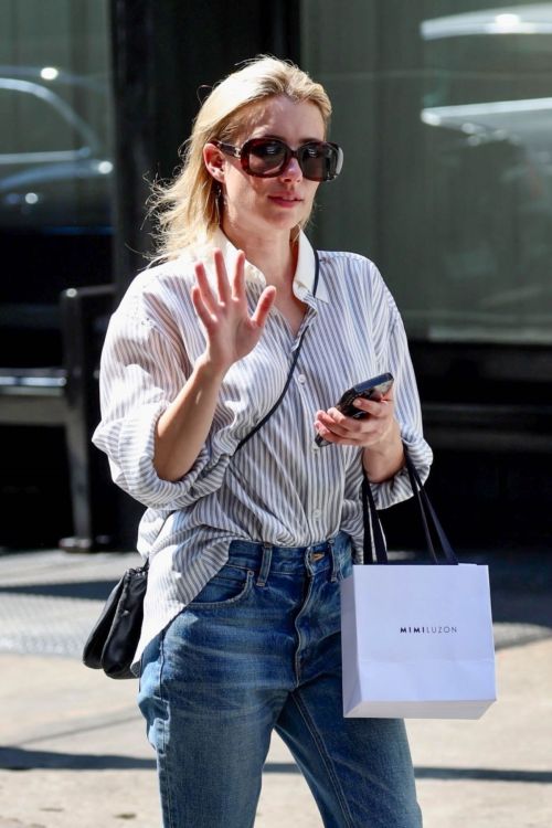 Emma Roberts Enjoys Shopping Day in New York 09/08/2023 2