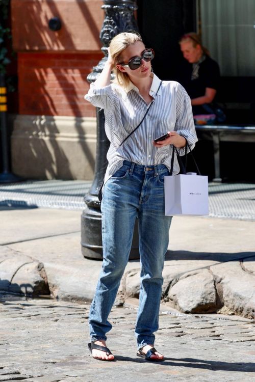 Emma Roberts Enjoys Shopping Day in New York 09/08/2023 4