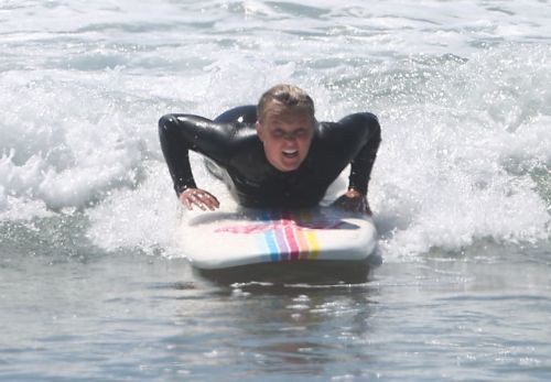 JoJo Siwa Hits the Waves in Malibu with Her Dad 09/07/2023 1