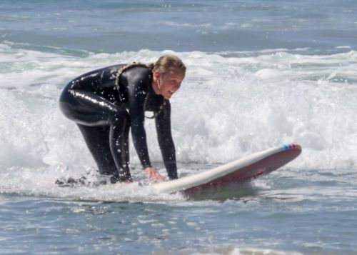 JoJo Siwa Hits the Waves in Malibu with Her Dad 09/07/2023 4