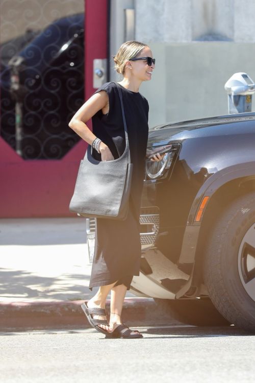 Nicole Richie Stylish Shopping Day in Los Angeles 09/08/2023 1