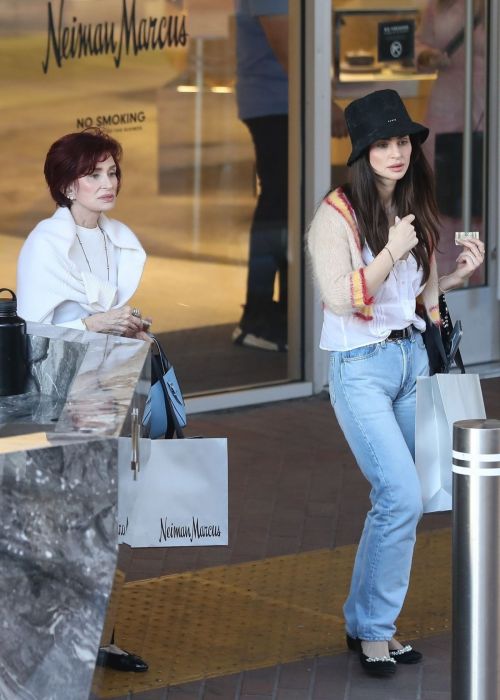 Sharon and Aimee Osbourne indulge in retail therapy at Neiman Marcus in Beverly Hills on 08/10/2023 3