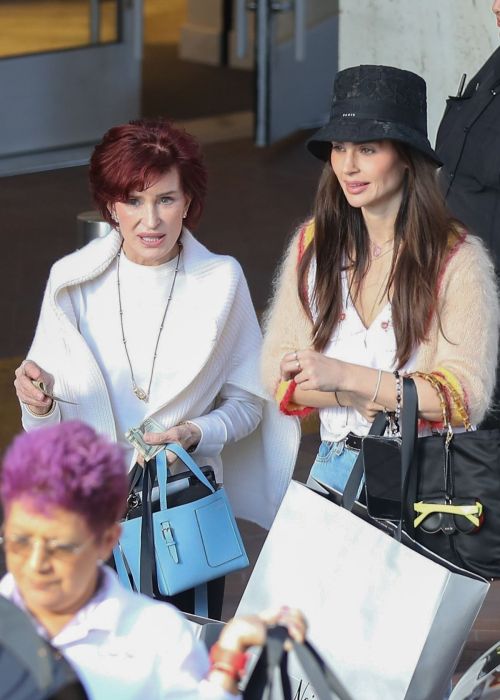 Sharon and Aimee Osbourne indulge in retail therapy at Neiman Marcus in Beverly Hills on 08/10/2023 7