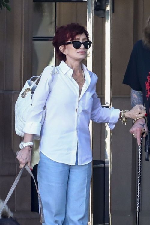 Sharon Osbourne Out for a Meal in Beverly Hills 09/07/2023 2