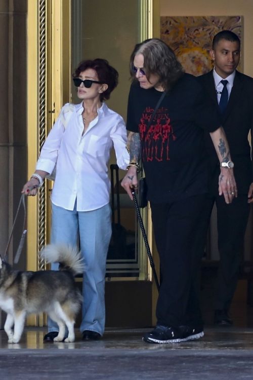 Sharon Osbourne Out for a Meal in Beverly Hills 09/07/2023 4