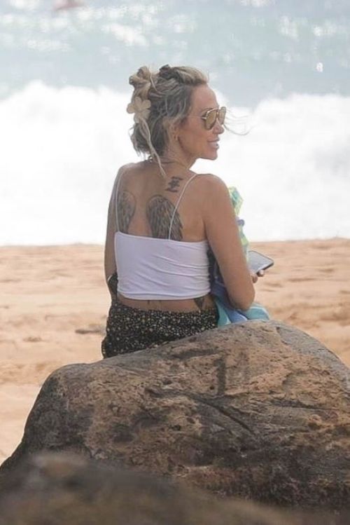 Tish Cyrus and Dominic Purcell on Their Honeymoon in Hawaii 09/04/2023 1