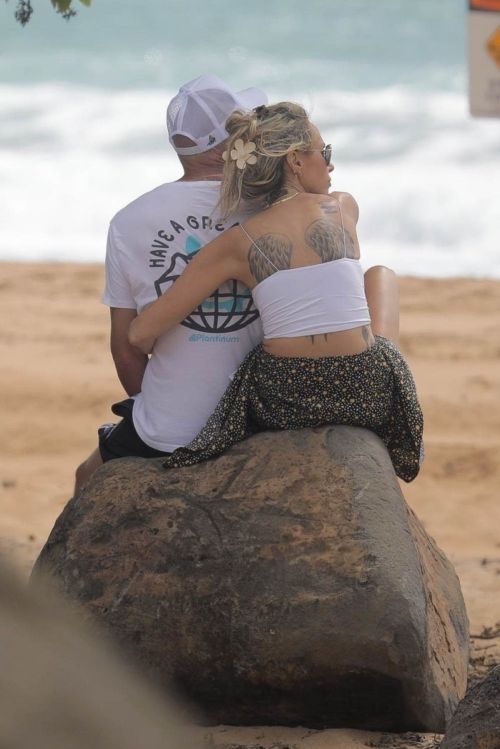 Tish Cyrus and Dominic Purcell on Their Honeymoon in Hawaii 09/04/2023 4
