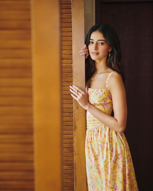 Ananya Panday Blooms in Dream Girl 2 Photoshoot