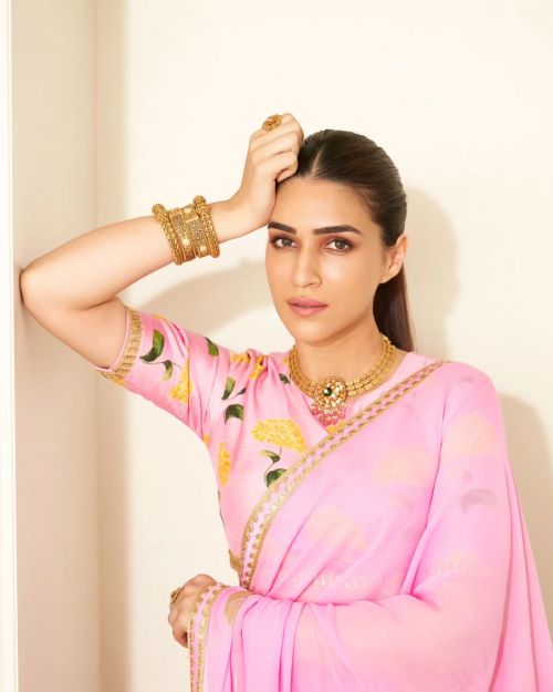 Kriti Sanon in Light Pink House of Masaba Saree