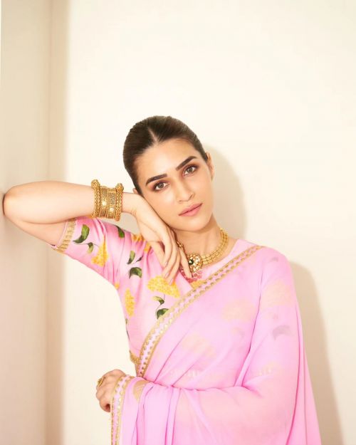 Kriti Sanon in Light Pink House of Masaba Saree 2