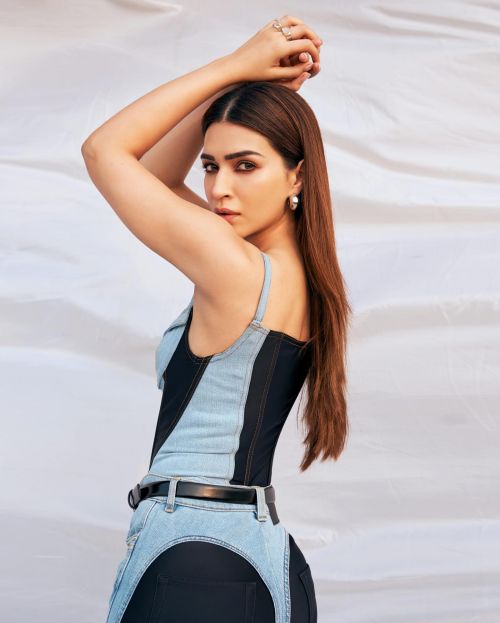 Kriti Sanon Rocks Blue & Black Denim Look by Tejas Nerurkar 2