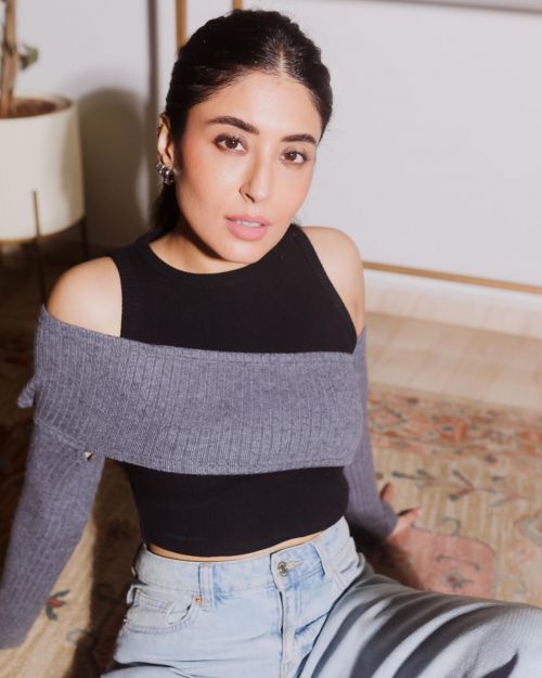 Kritika Kamra Rocks The Bae Club Top in Stunning Photoshoot 1