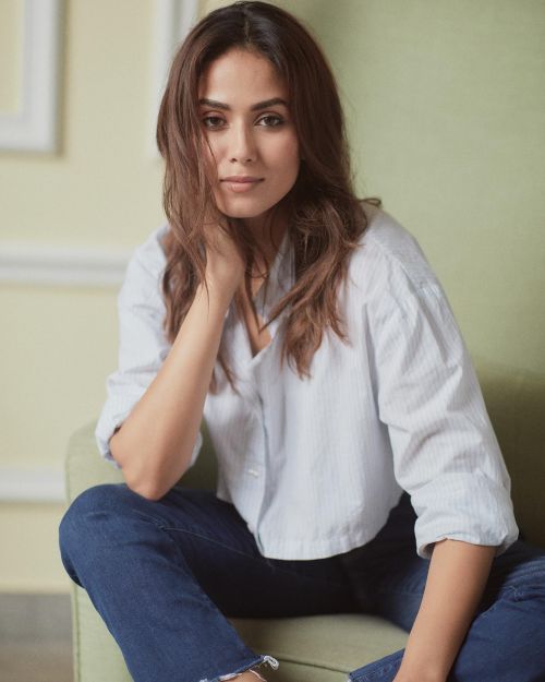 Mira Rajput White Shirt Blue Denim Photoshoot 2