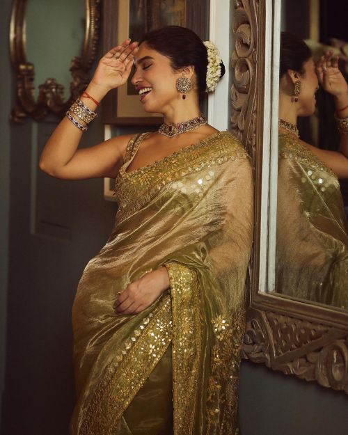 Bhumi Pednekar dazzles in Diwali 2023 saree photoshoot 4