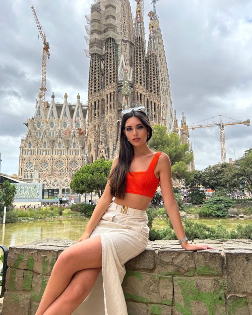 Valeria Sarnataro Glam Photoshoot at Sagrada Familia