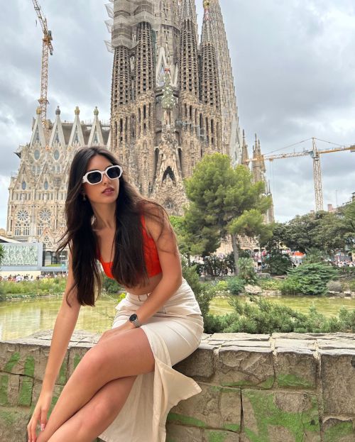 Valeria Sarnataro Glam Photoshoot at Sagrada Familia 2