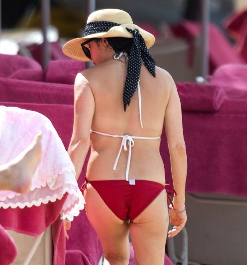 Andrea Corr Flaunting Abs in Bikini