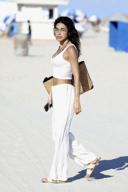 Chantel Jeffries Enjoying a Beach Day in Miami 1