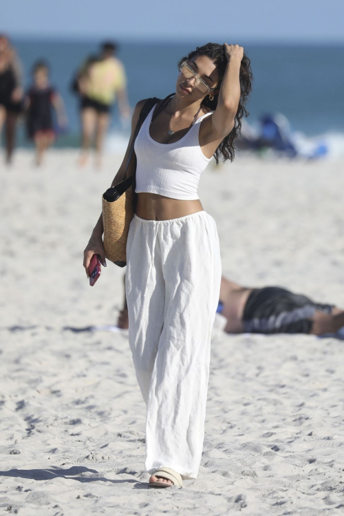 Chantel Jeffries Enjoying a Beach Day in Miami 2