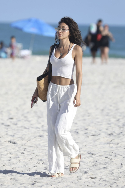 Chantel Jeffries Enjoying a Beach Day in Miami 6